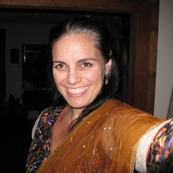 Meet your Posher, Nicole - Picture 1 of 1